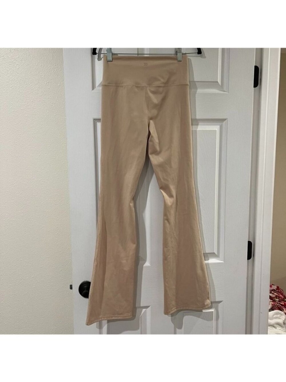 Soft Sculpt Ultra High Rise Beige Cream Flare Leggings Size Medium